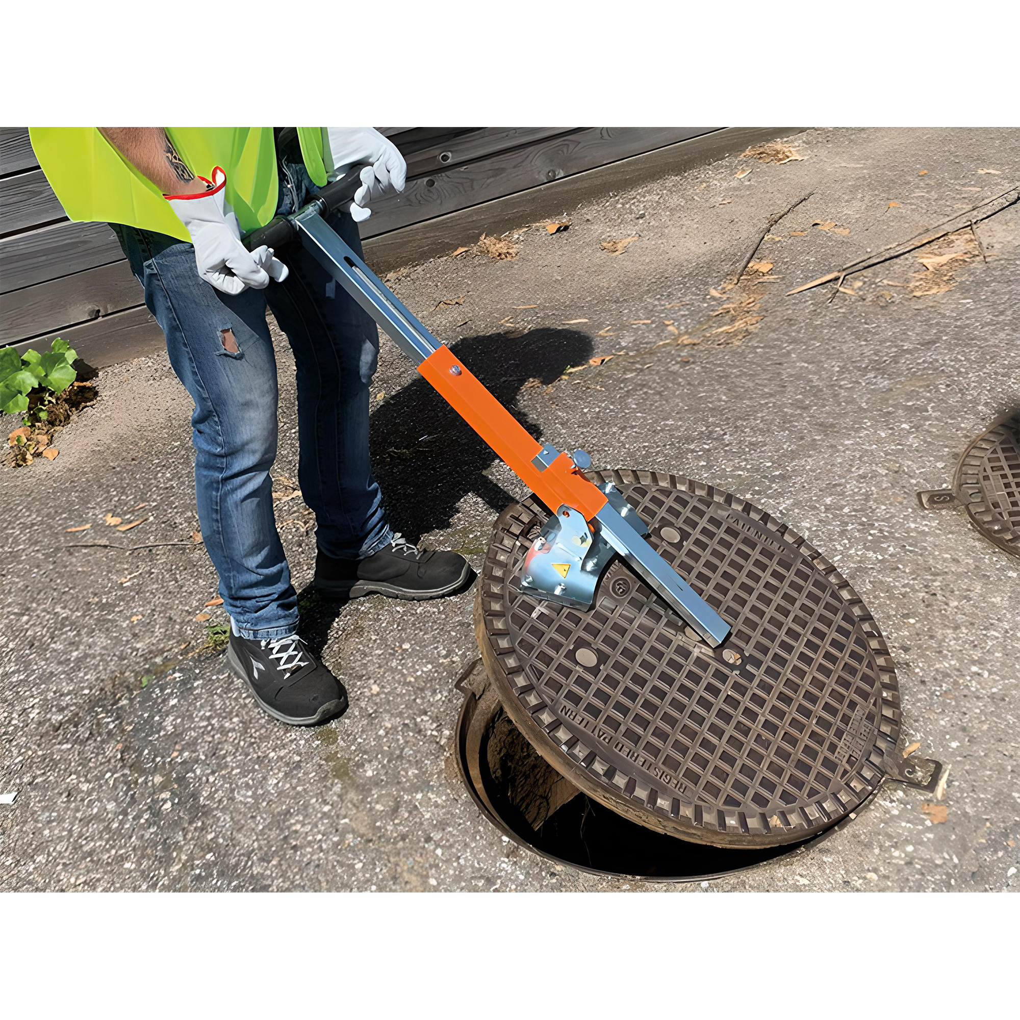 CL11 Curved Base Magnetic Manhole Lifter